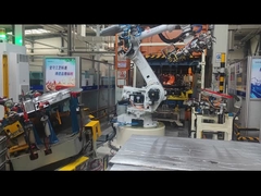 ER210-2700 Forgeage du capot du moteur avec le robot ER210-2700